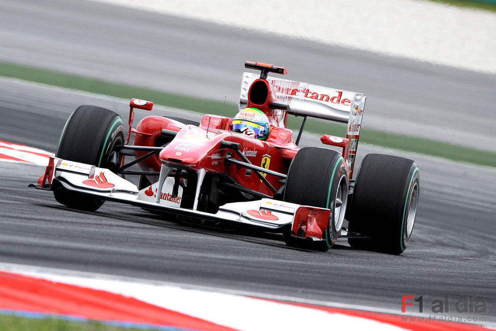 Felipe Massa rueda sobre seco en los libres 3