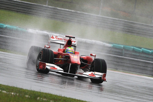 Massa bajo la lluvia malaya