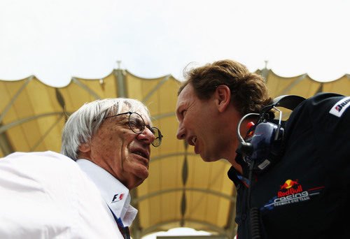 Bernie Ecclestone habla con Christian Horner