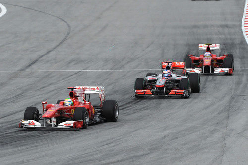 Button, entre Massa y Alonso en Sepang