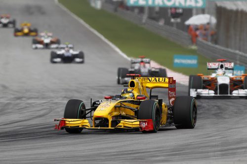 El polaco de Renault rueda 4º en carrera