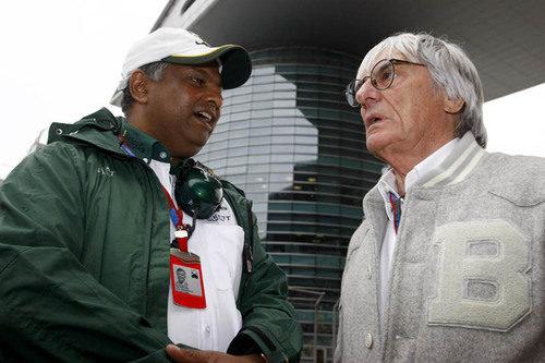 Tony Fernandes y Bernie Ecclestone en China