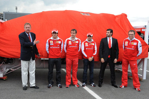 Presentación de la montaña rusa parque de atracciones de Ferrari