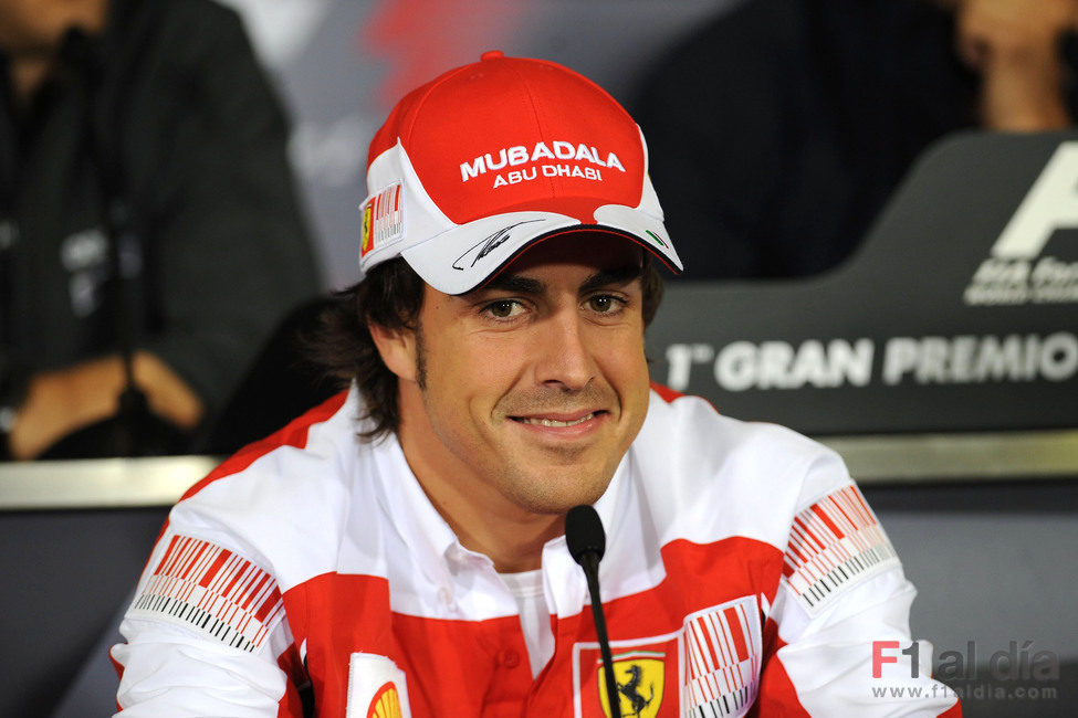 Fernando Alonso en la rueda de prensa oficial del GP de España 2010