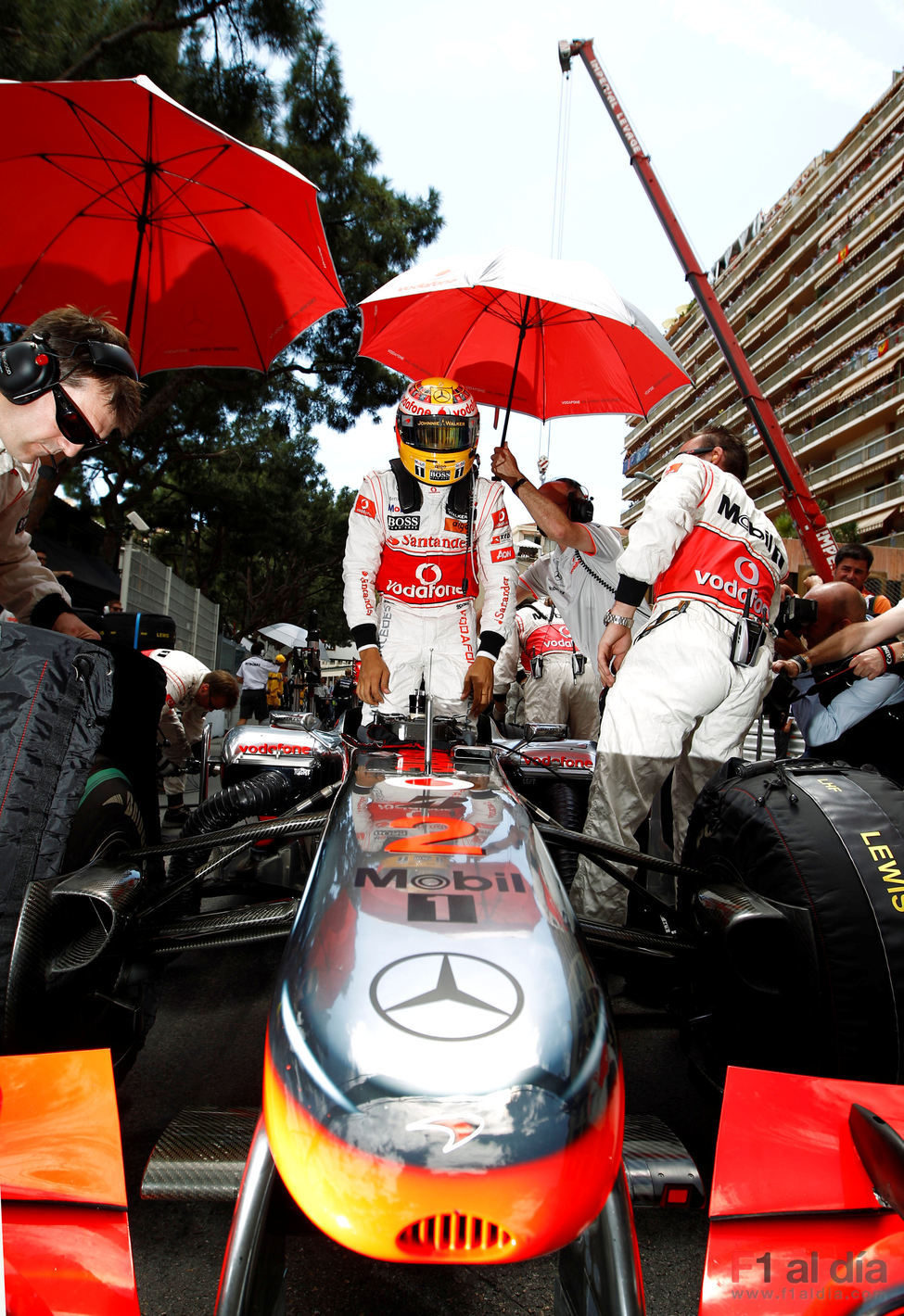 Hamilton en la parrilla de salida