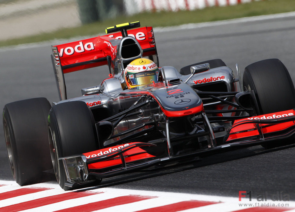 Hamilton pone a punto el MP4-25