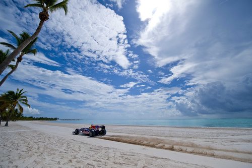 Alguersuari a 180 km/h en una playa de Punta Cana