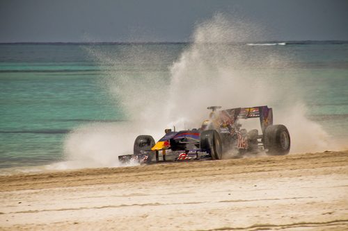 El RB1 en una nube de agua y arena