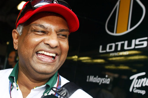 Tony Fernandes muy contento