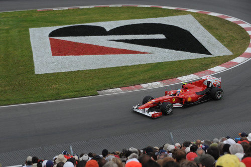 Alonso pasa por la horquilla del Gilles Villeneuve