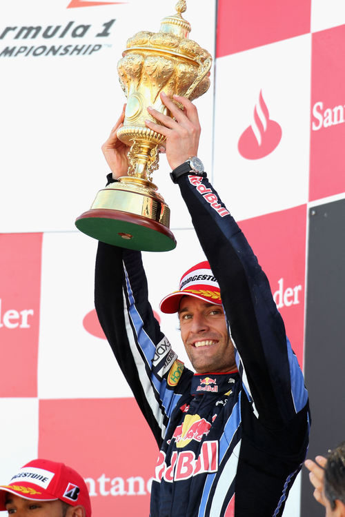 Webber con su trofeo