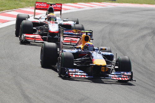 Hamilton persigue de cerca a Webber