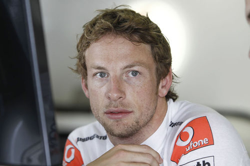 Button en el box de McLaren