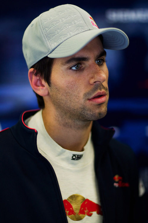 Alguersuari con la gorra