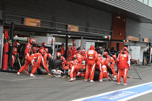 Alonso hace una parada