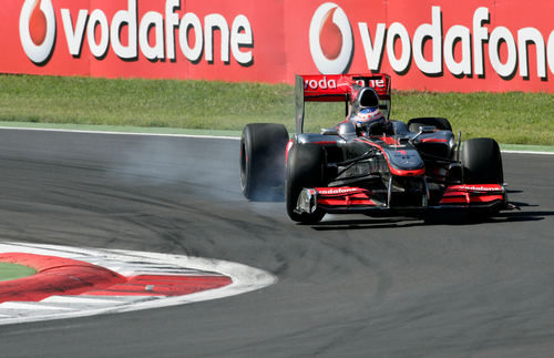 Button en la pista