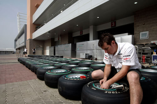 Muchas ruedas para Mercedes