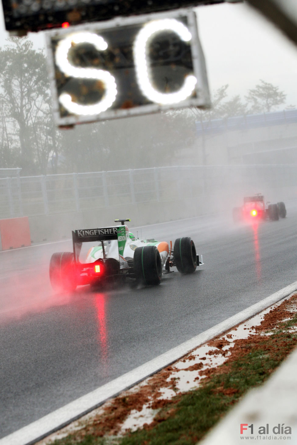 Liuzzi por detrás del Safety Car