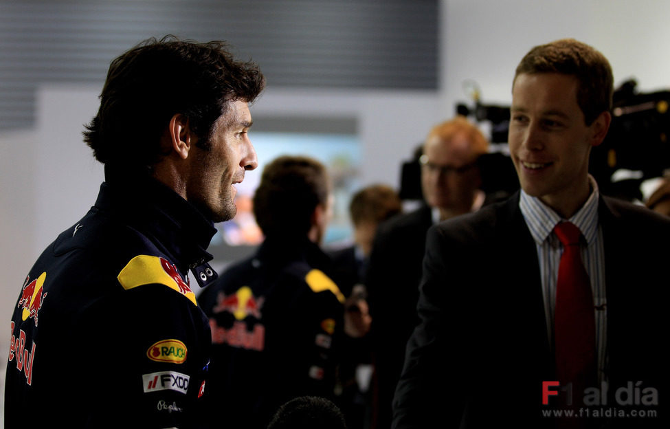 Webber habla con la prensa en Milton Keynes