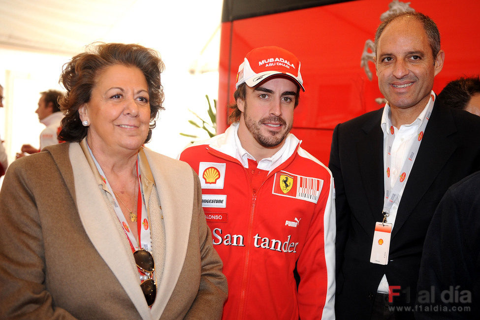 Rita Barberá y Francisco Camps junto a Fernando Alonso