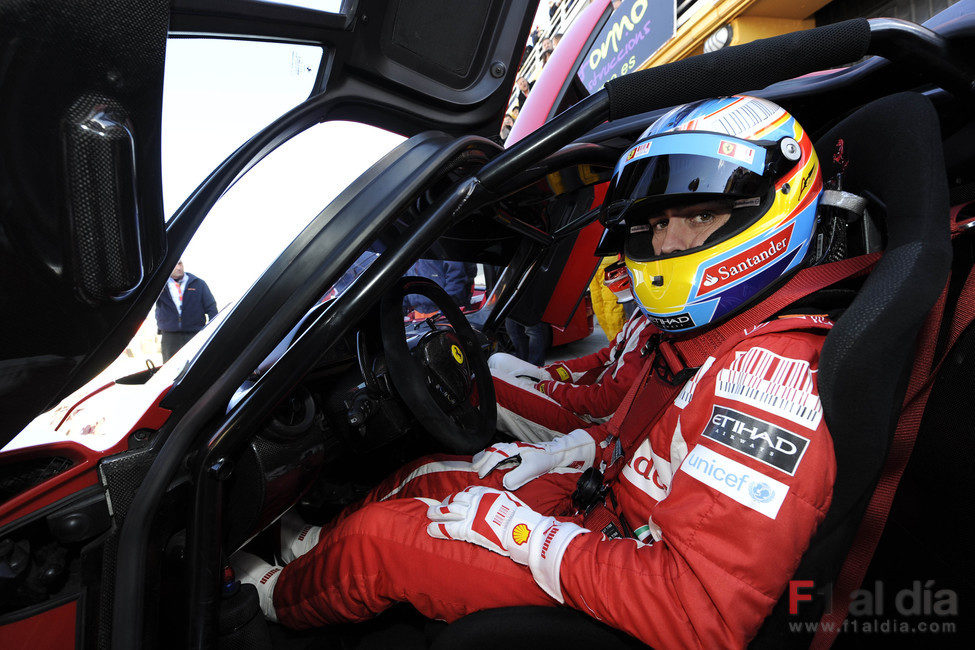 Alonso listo para salir a la pista