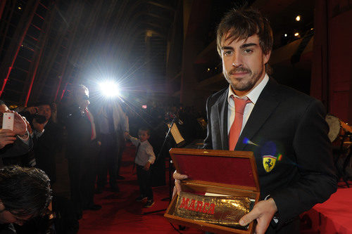 Alonso recibe su premio 'MARCA Leyenda'