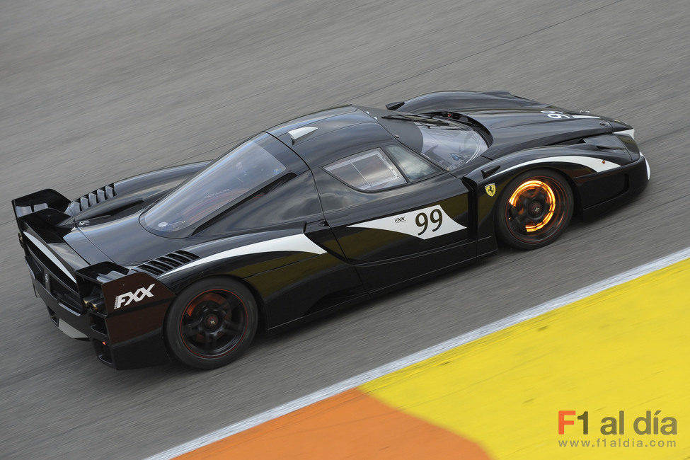 Impresionante 'FXX' negro en Cheste