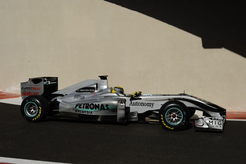 Rosberg sale de boxes con los Pirelli