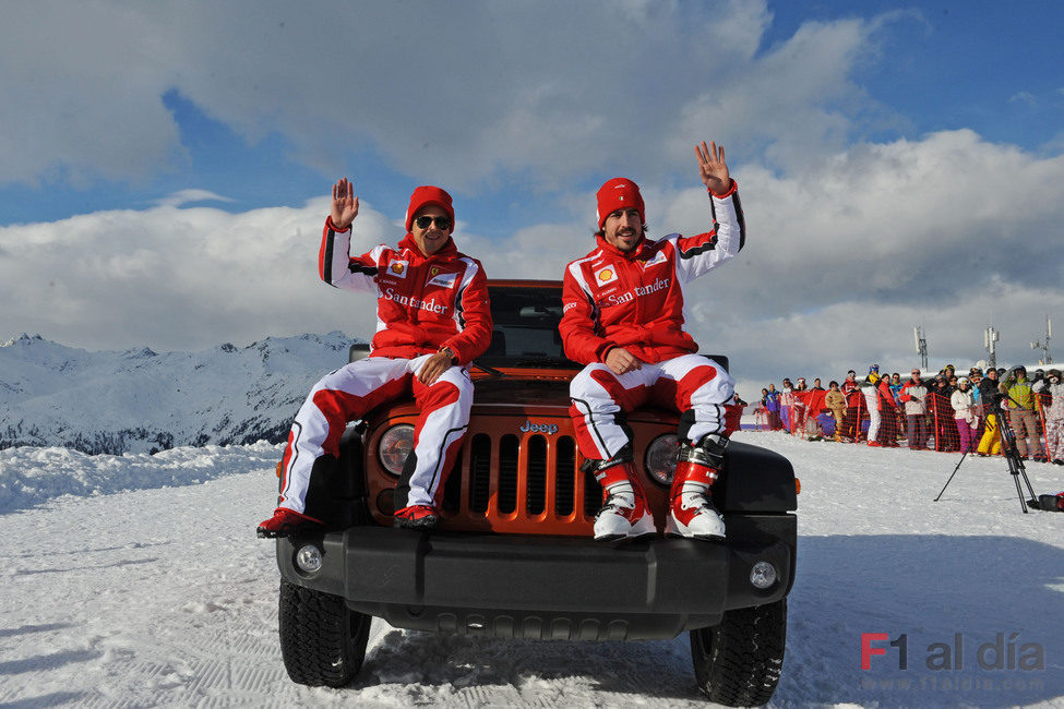 Felipe y Fernando saludan a la afición