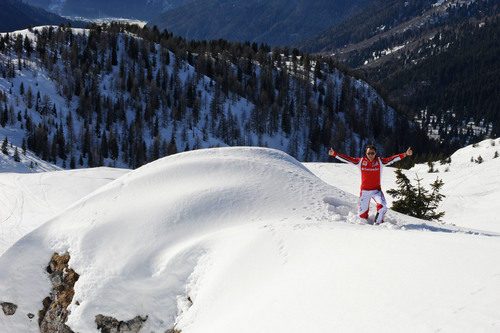 Felipe feliz en la nieve