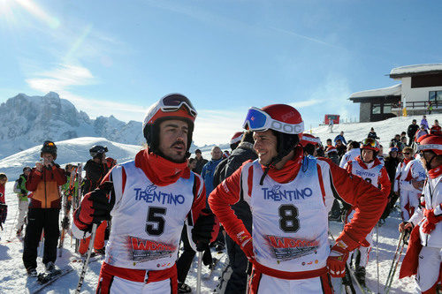 Fernando y Marc charlan tras el 'slalom'