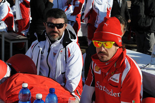 Alonso junto a su preparador físico