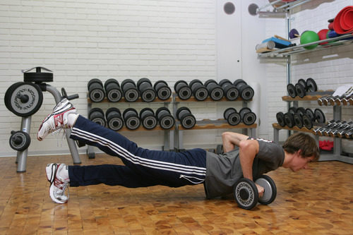 Un poco de abdominales con las pesas