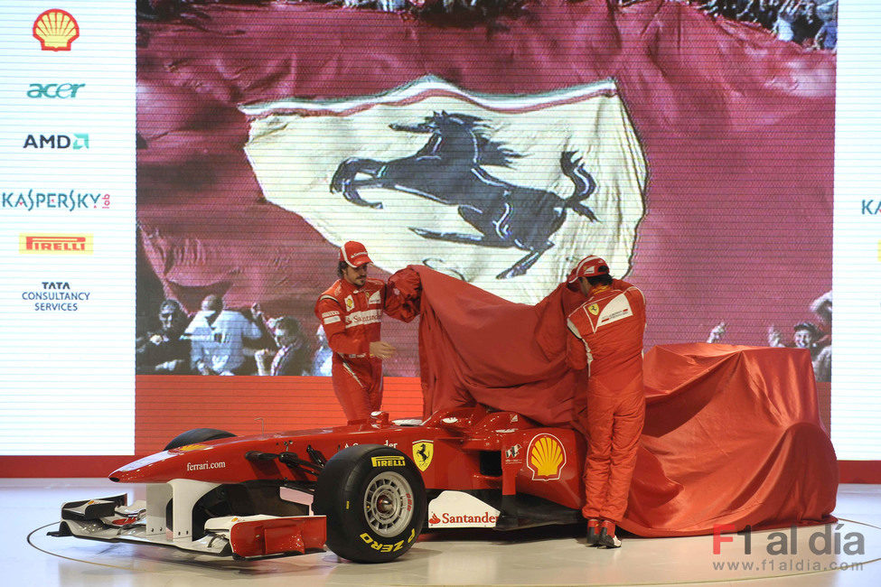 Alonso y Massa destapan el F150