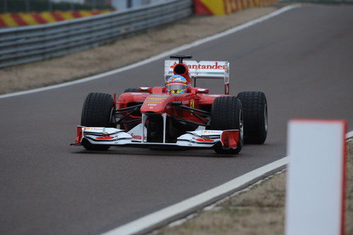 Alonso rueda con el F150