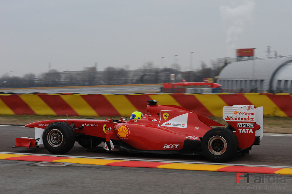 Felipe Marra rueda con el Ferrari F150