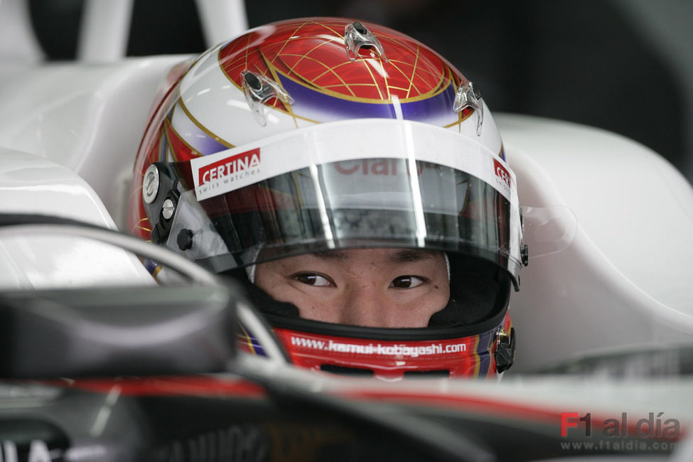 Kamui Kobayashi sentado en el C30