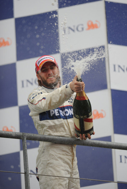 Heidfeld celebra con champán