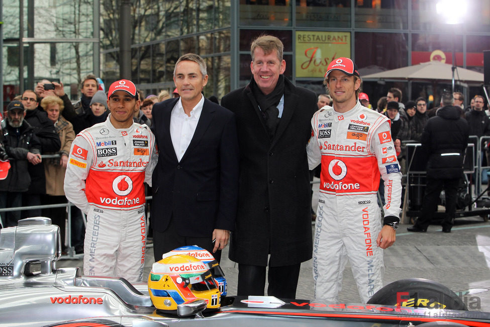 Martin Whitmarsh posa con sus pilotos