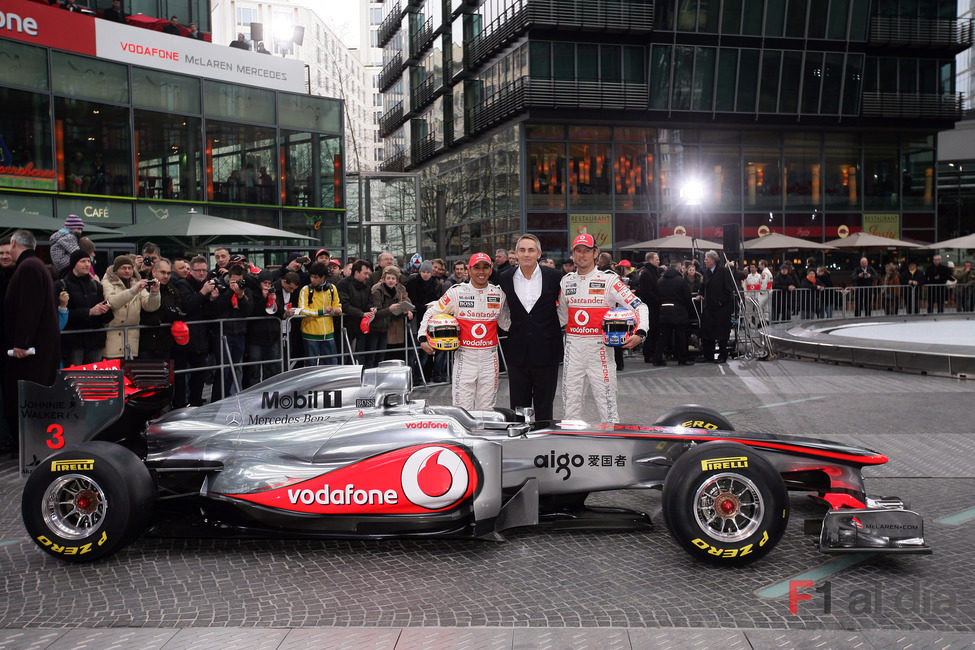 Hamilton, Whitmarsh, Button y el MP4-26