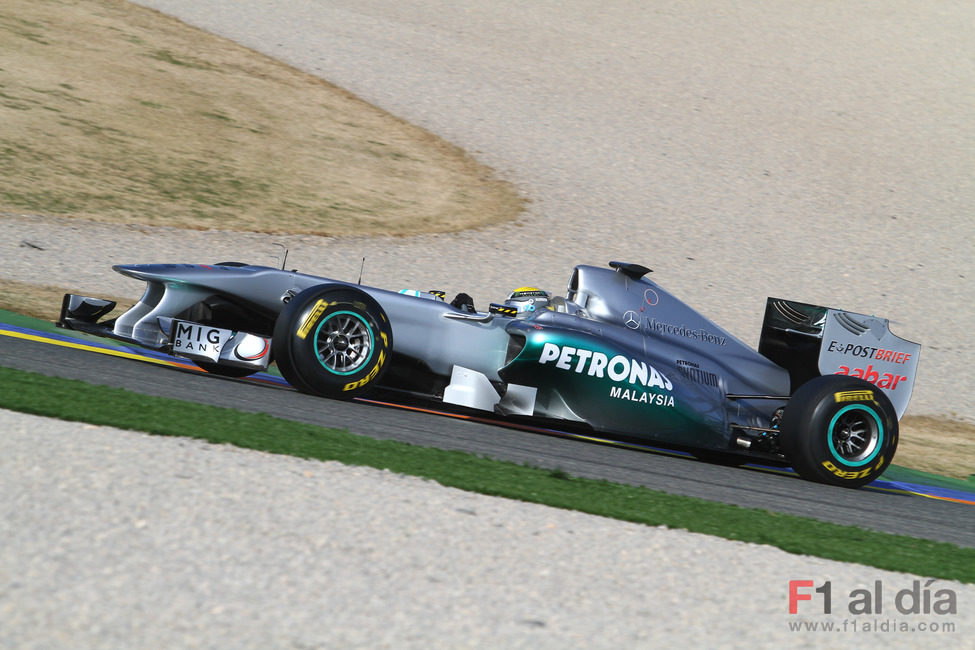 Nico Rosberg en pista con el W02