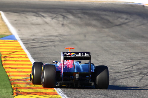 Buemi en pista con el STR6