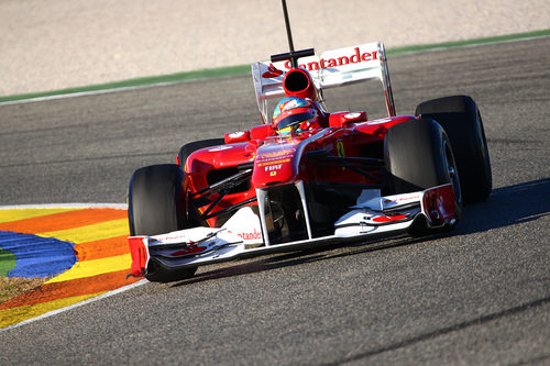 Alonso rueda con el 150º Italia en Cheste