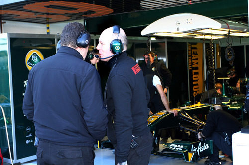 Trabajo en el box del Team Lotus