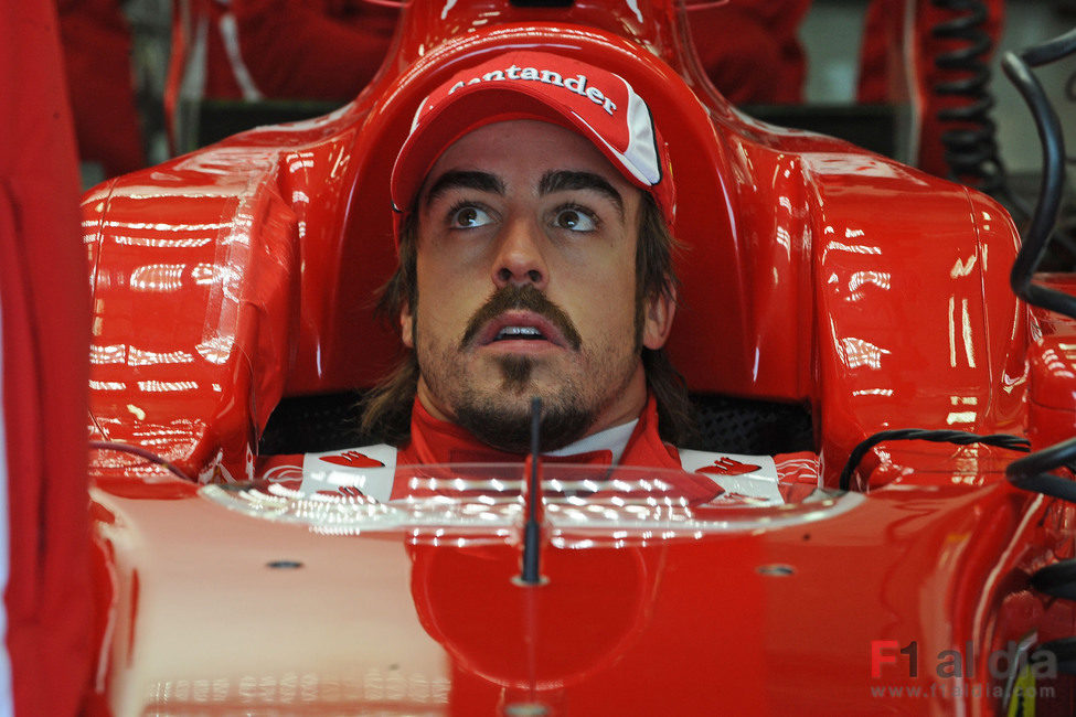 Alonso y su bigote, metidos en el 150º Italia