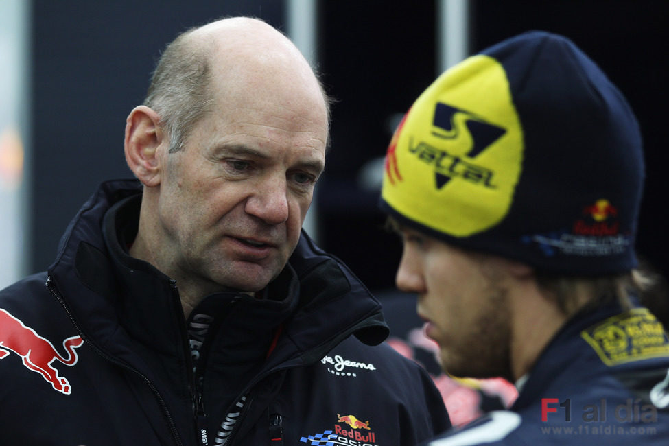 Adrian Newey dialoga con Vettel