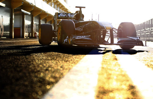 El T128 en el 'pit-lane' del Ricardo Tormo