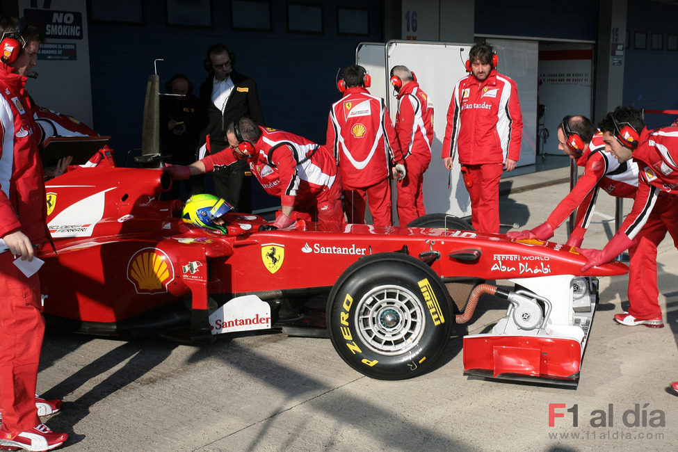 Massa vuelve a los boxes de Jerez