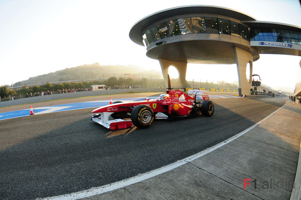 Fernando Alonso sale a rodar en el circuito de Jerez