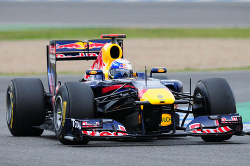 Sebastian Vettel se pone a los mandos del RB7 en Jerez